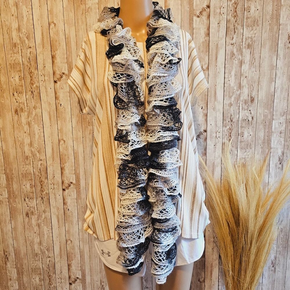 Women's scarf - Picture 1 of 4